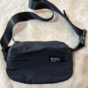 lululemon athletica Clean Lines Belt Bag 2L